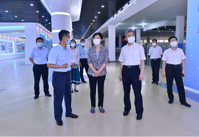 濟(jì)寧市政協(xié)主席、黨組書(shū)記霍媛媛到新風(fēng)光公司調(diào)研